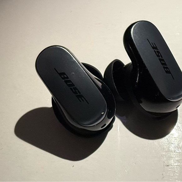 BOSE Quiet Comfort Ultra earbuds w/Protective casing! Like New, Open Box! - Picture 6 of 7